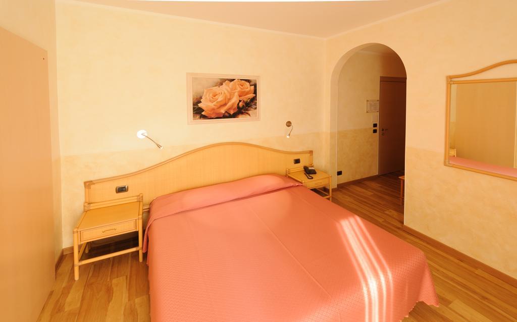 Hotel Garden Zorzi San Felice del Benaco Δωμάτιο φωτογραφία